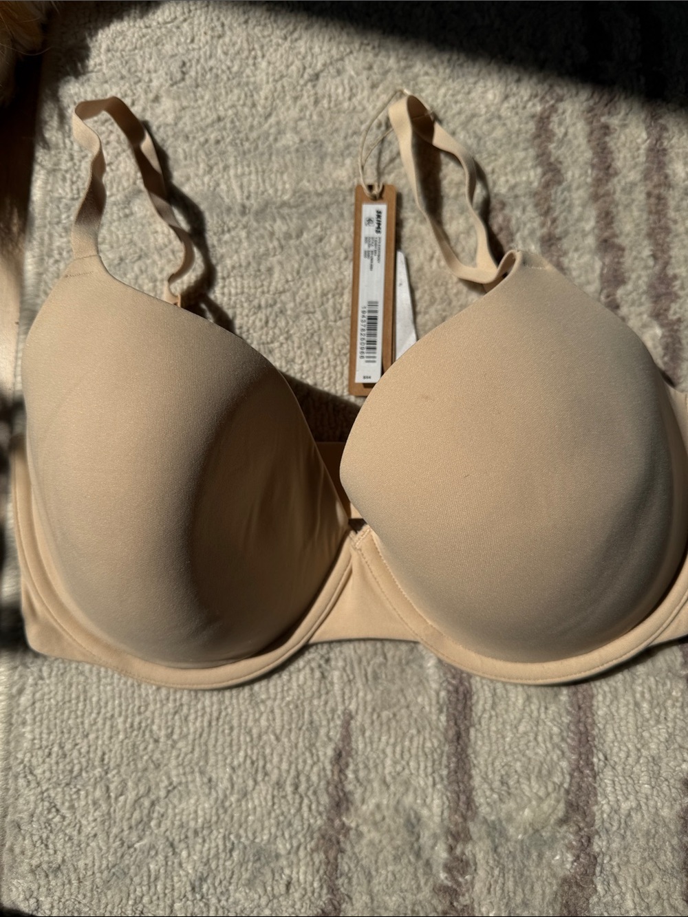 Skims fits everybody tshirt  bra Nwt 32dd sand